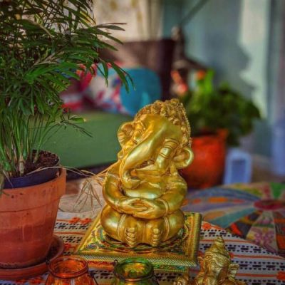 One look at Thenmozhi's home will transport you to South India! With lots of greenery and temple decor elements, this home gives out vibes of abundance and piety.