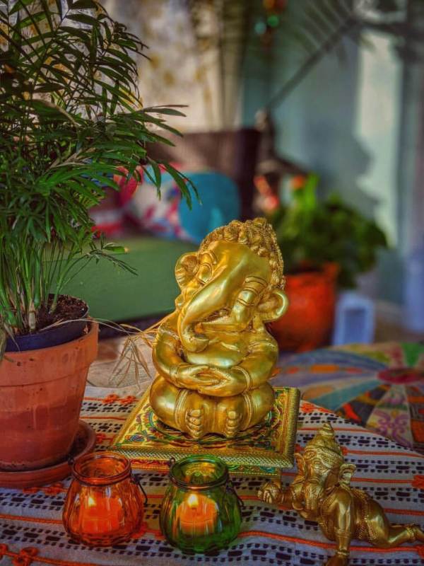 One look at Thenmozhi's home will transport you to South India! With lots of greenery and temple decor elements, this home gives out vibes of abundance and piety.