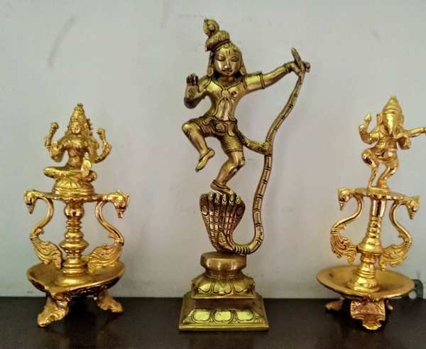 Traditional Paintings made by the home owner herself, along with antique brass artefacts make this Chennai Home truly Personal and Charming!