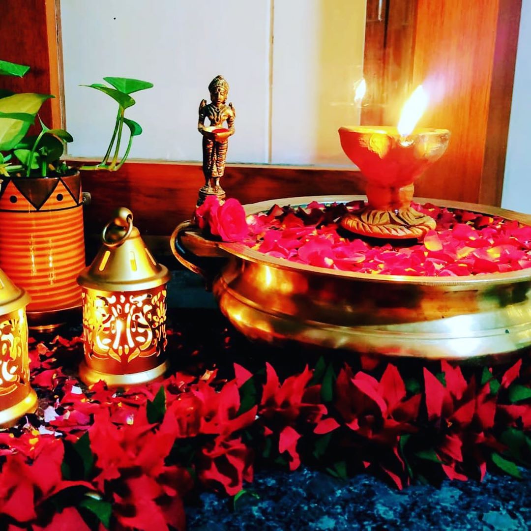 Got an urli and wondering what to do with it? Here are some tips to use an Antique Urli in Decor, so you can enjoy your traditional piece in its full glory!