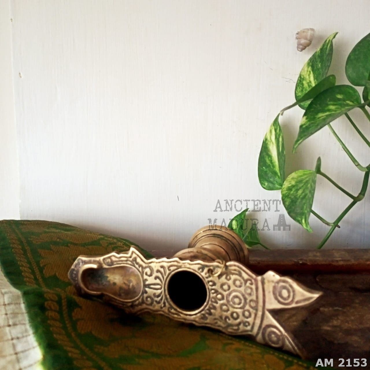 Bronze Ashtamangalya Vilakku/Changalavottom-Leaf Shaped Sacred Lamp