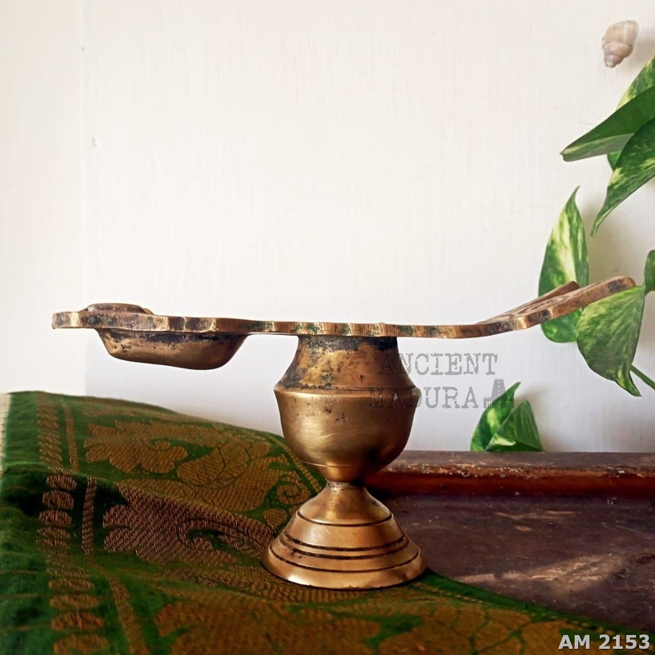 Bronze Ashtamangalya Vilakku/Changalavottom-Leaf Shaped Sacred Lamp