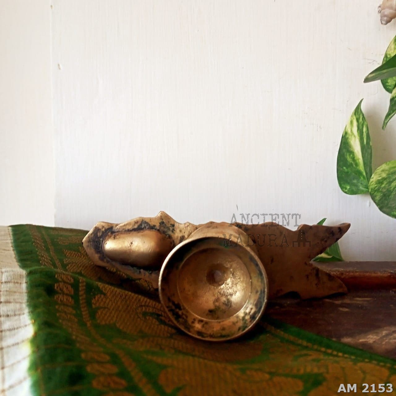 Bronze Ashtamangalya Vilakku/Changalavottom-Leaf Shaped Sacred Lamp