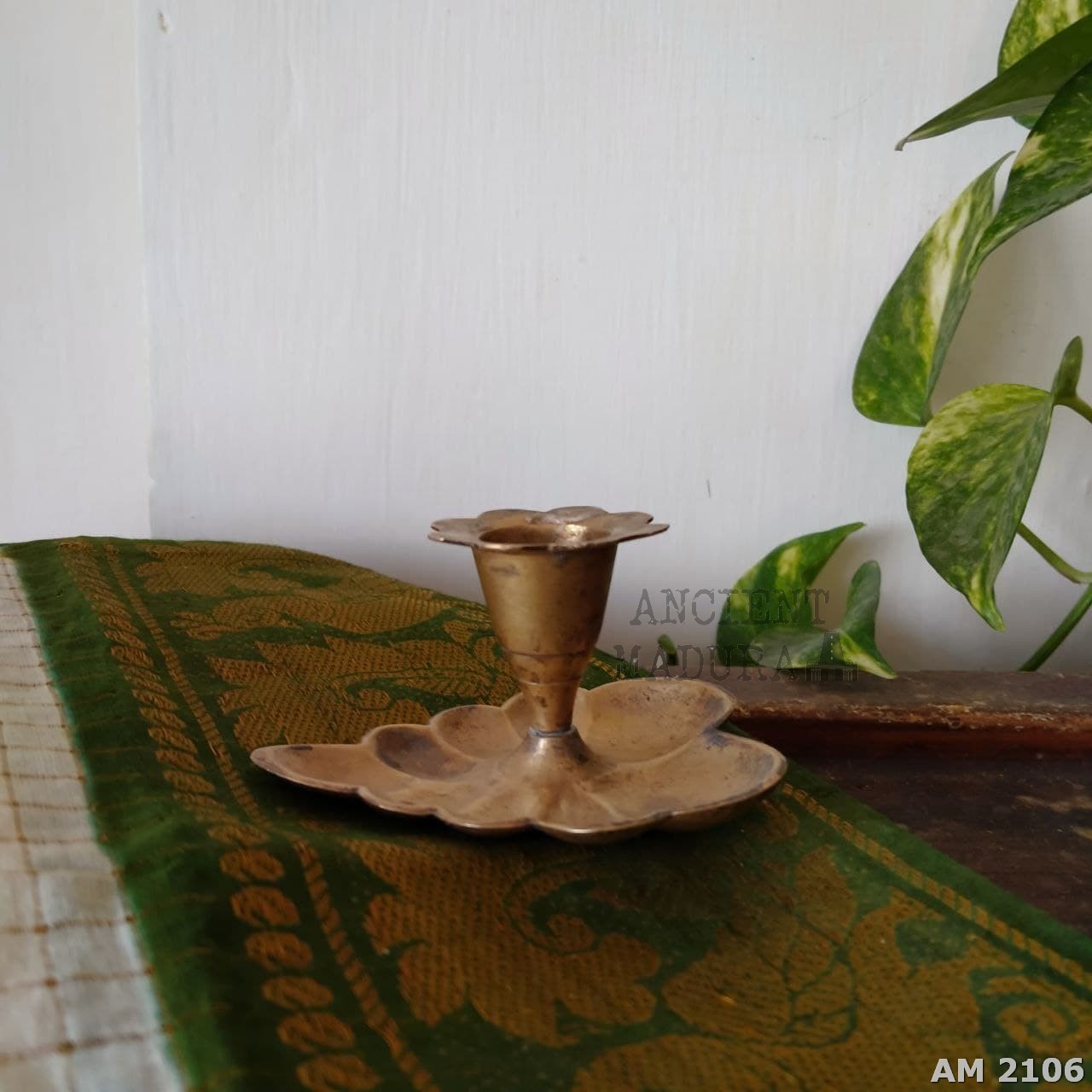 Leaf Brass candle Holder