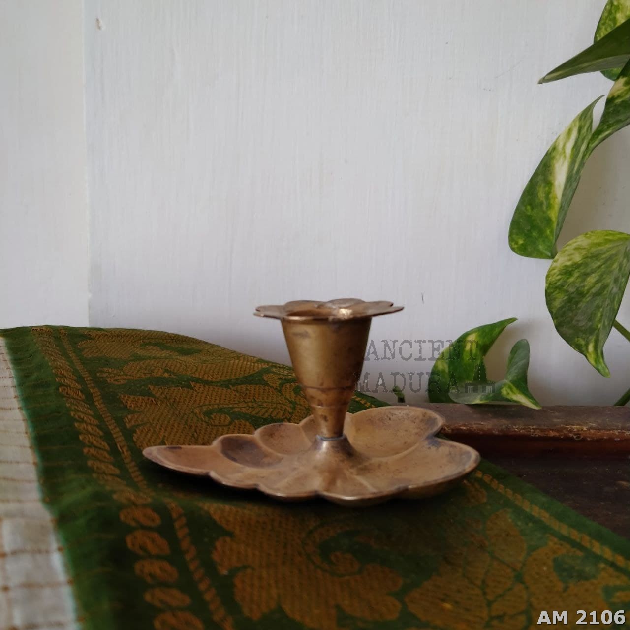 Leaf Brass candle Holder