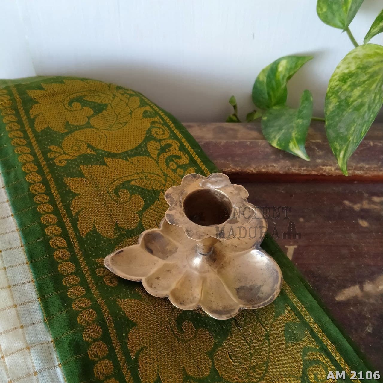 Leaf Brass candle Holder