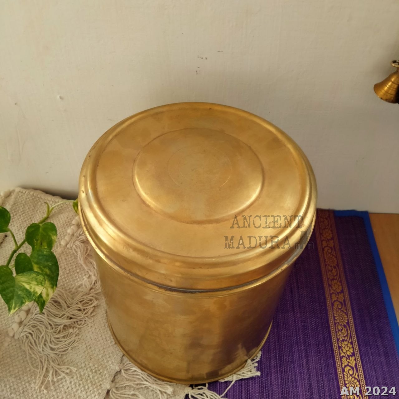 Brass Box with lid (Brass Sambadam) for storage
