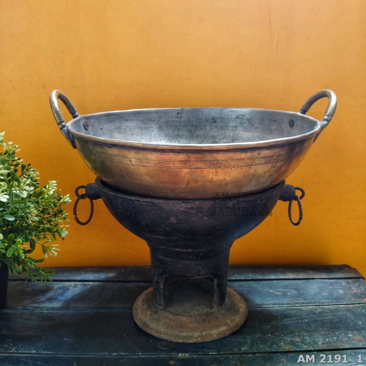 Bronze kadaai with tin lining