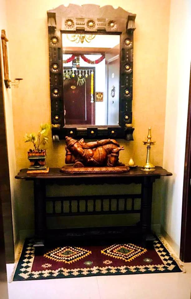 Decor in the entryway foyer