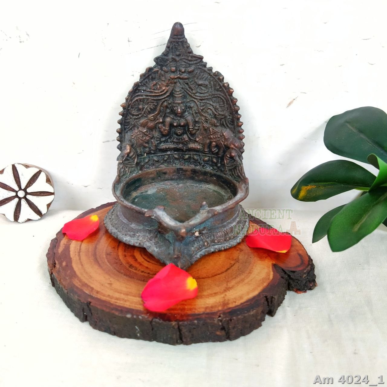 Bronze Kamakshi Vilakku