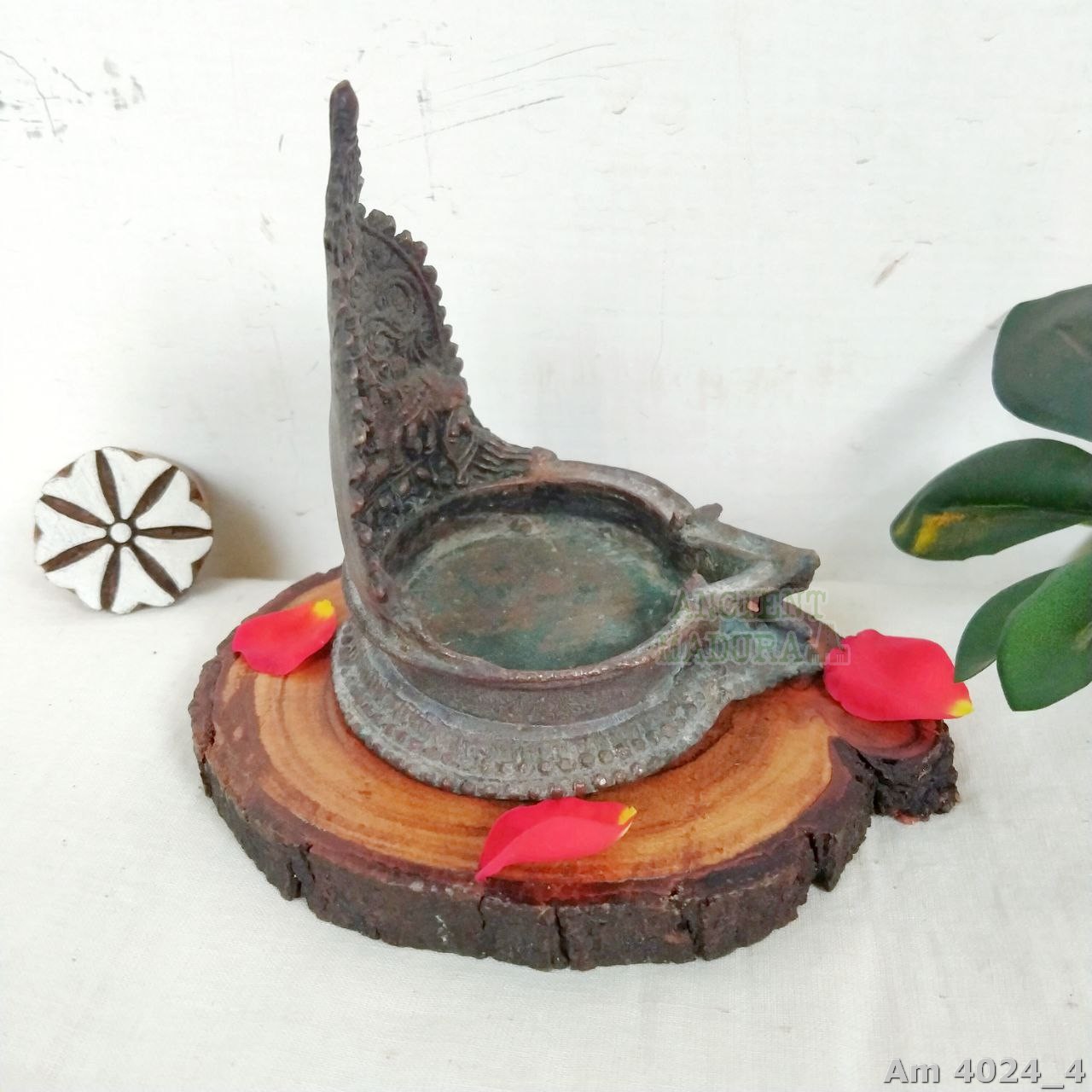 Bronze Kamakshi Vilakku - Image 5