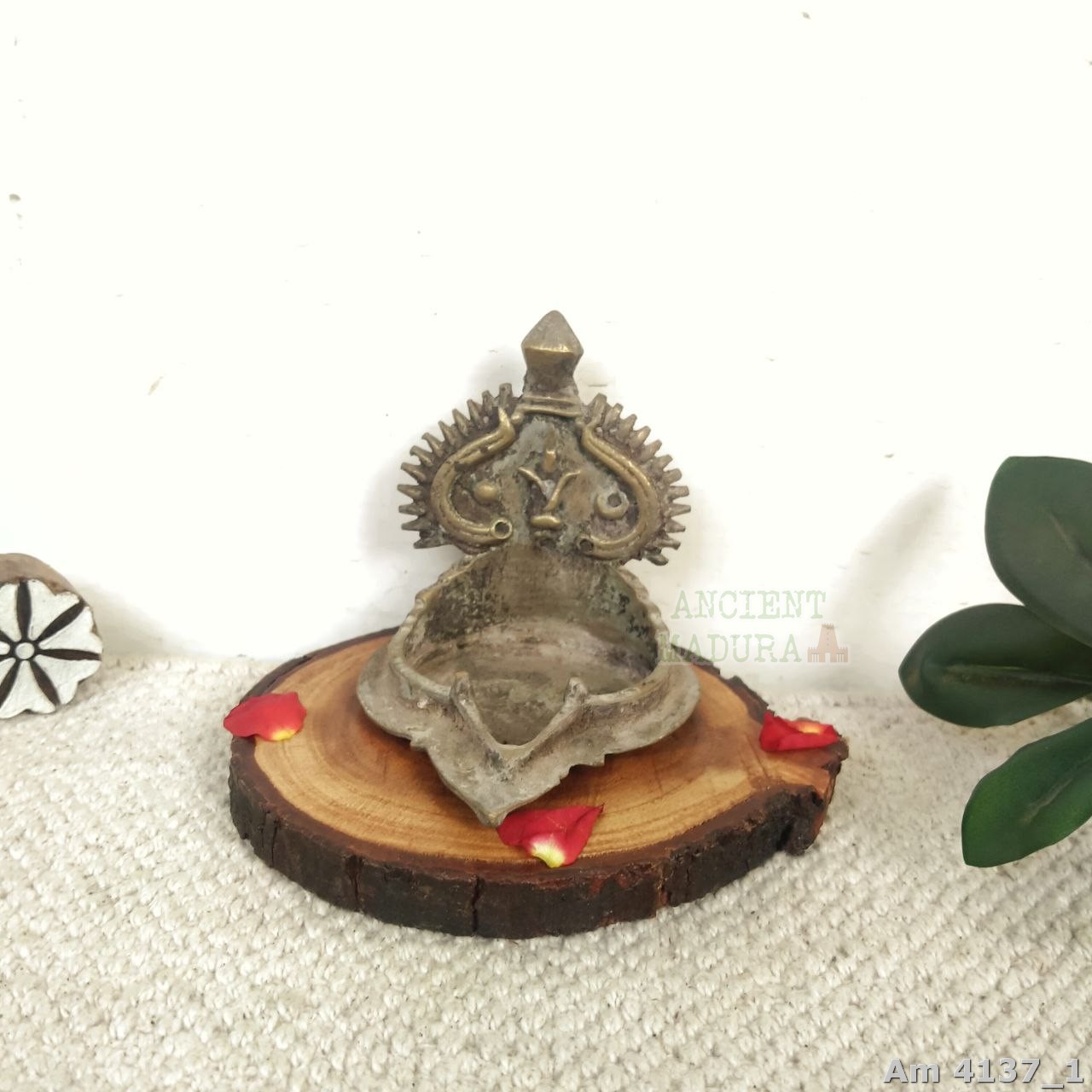 Bronze Vilakku - Vishnu Vilakku