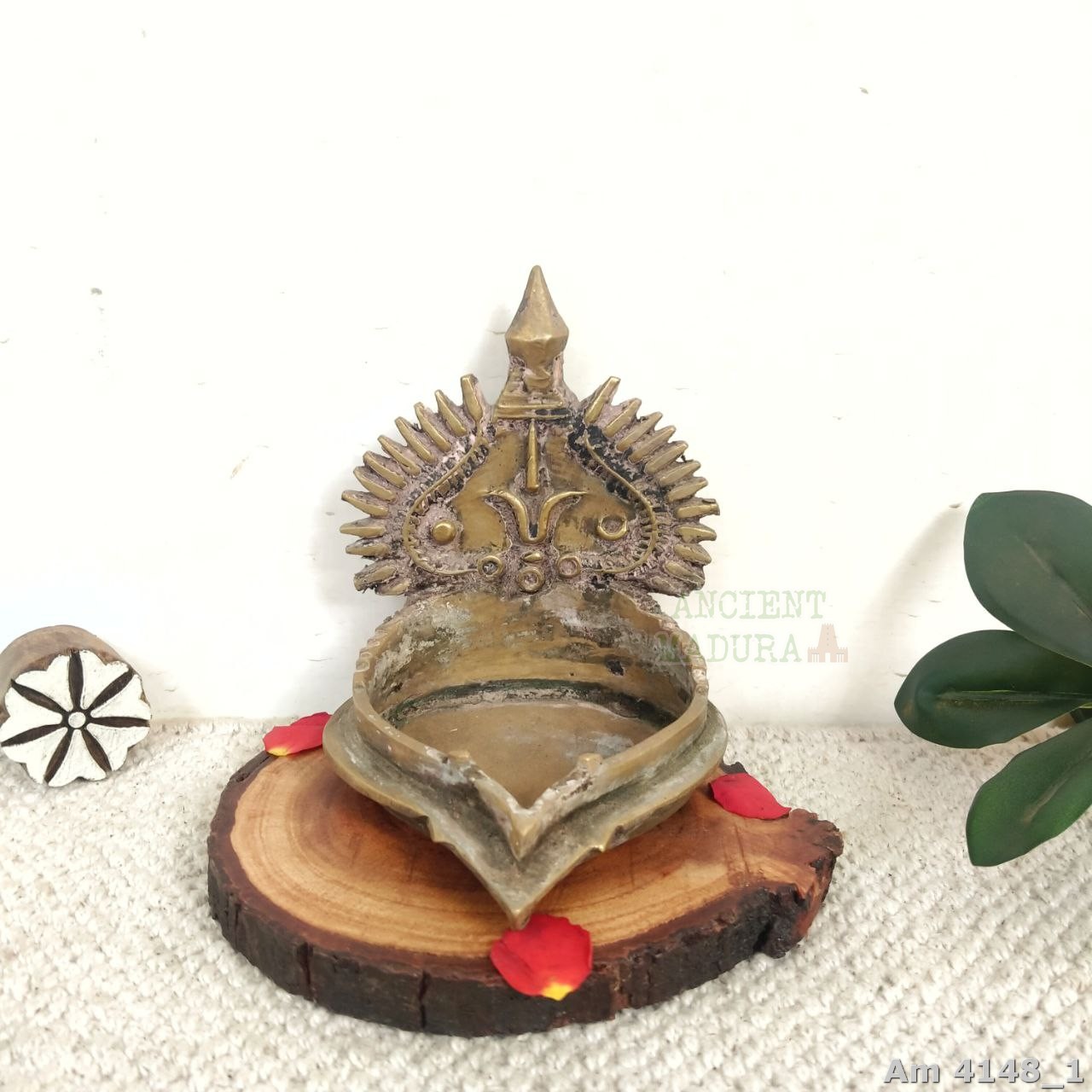 Bronze Vilakku - Vishnu Vilakku