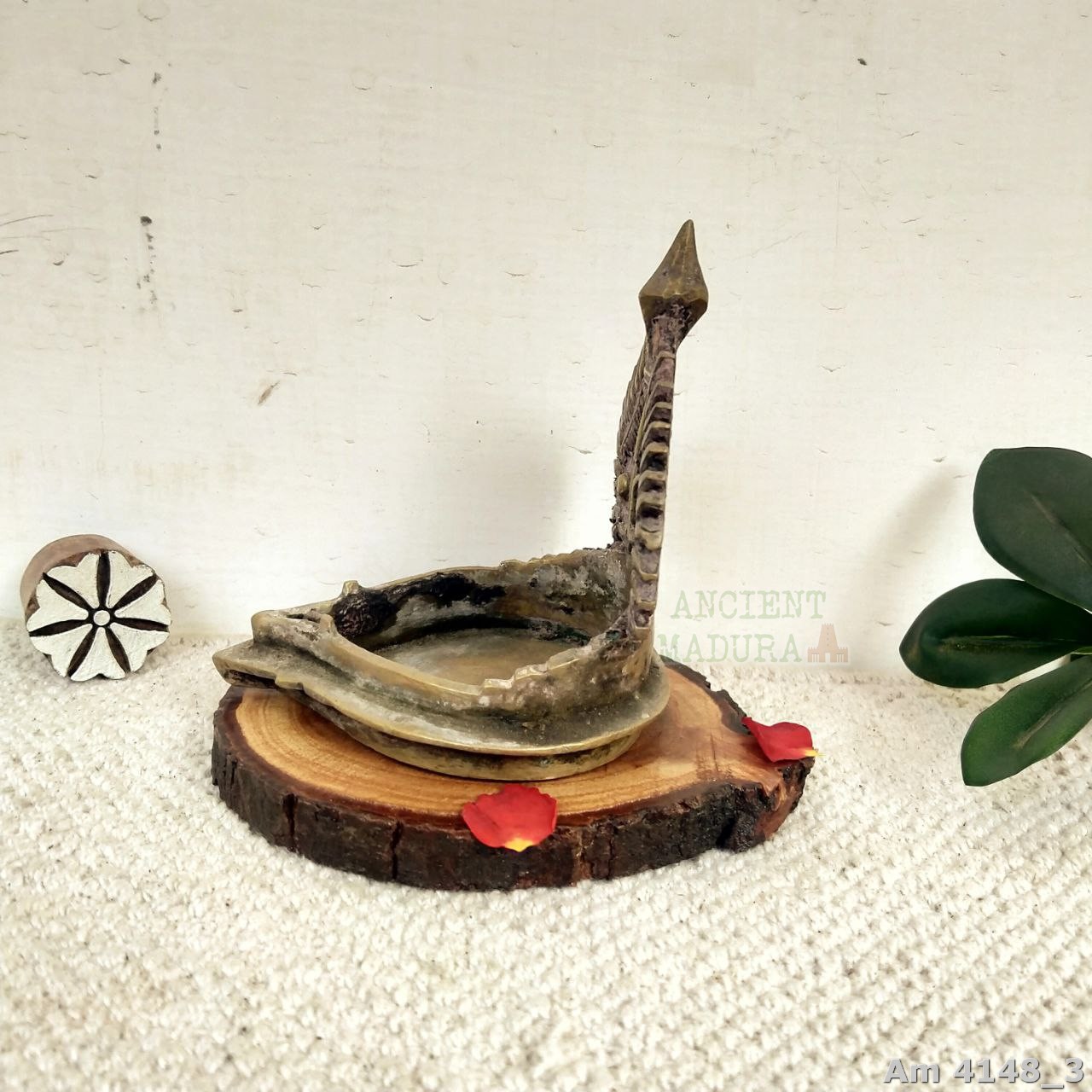 Bronze Vilakku - Vishnu Vilakku - Image 4