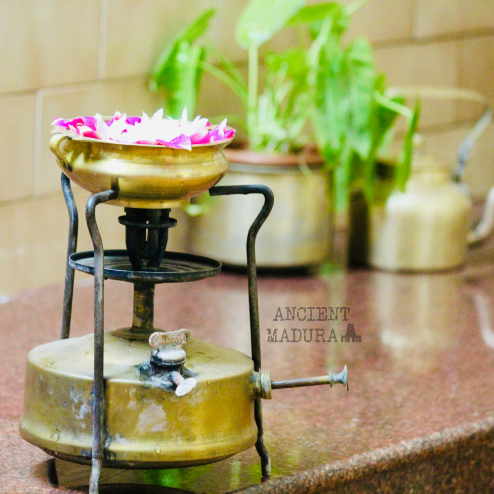 desor setup showing brass discoloration on stove with a small uruli placed on top
