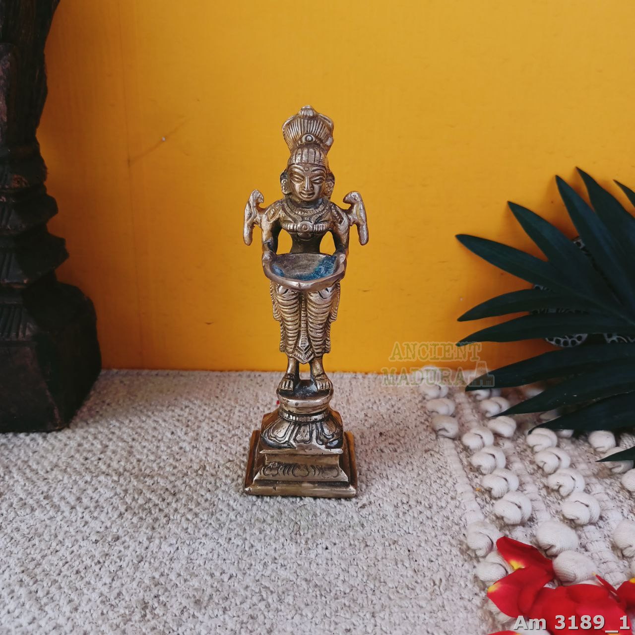 Bronze Paavai Vilakku