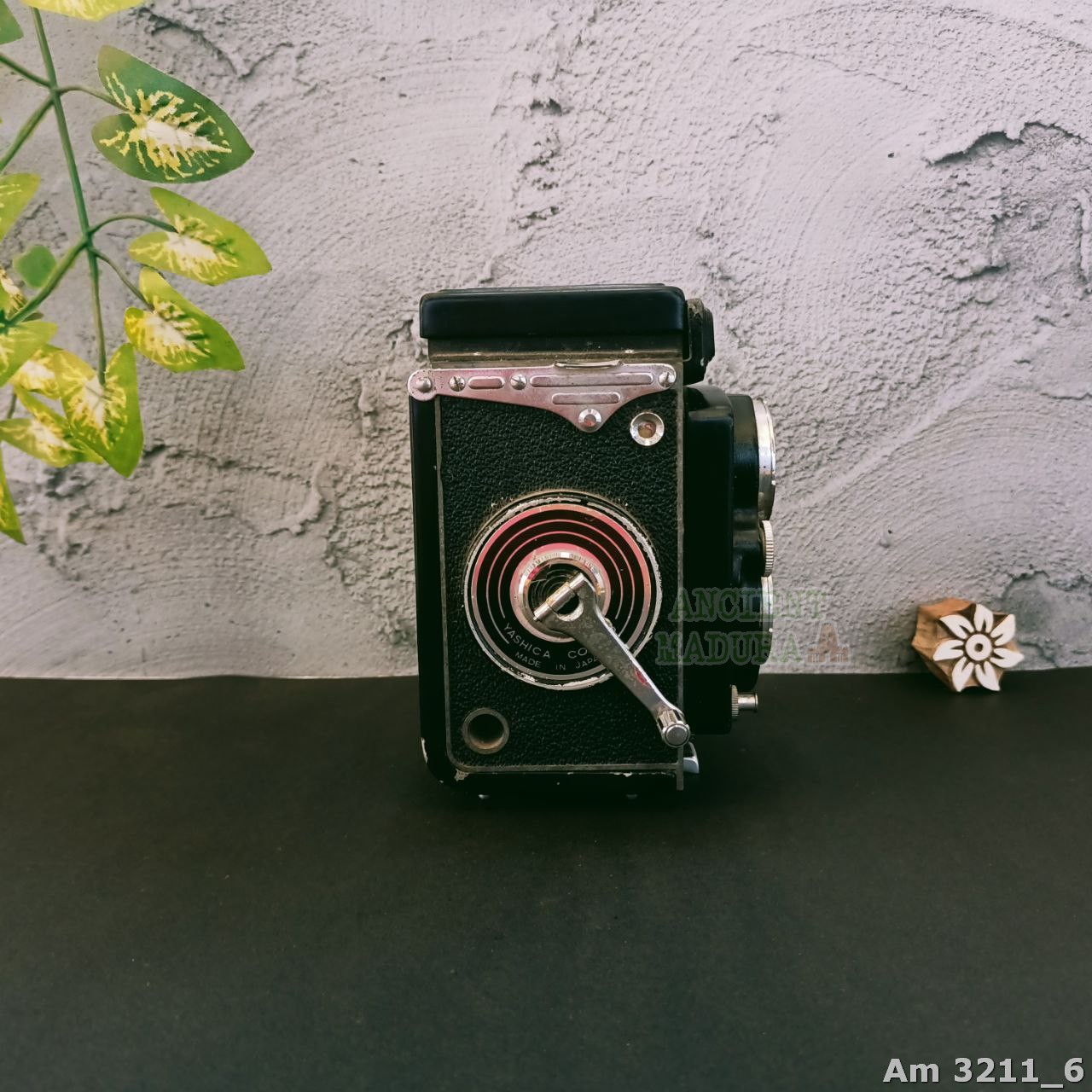 Yashica Mat Copal MXV right side view 