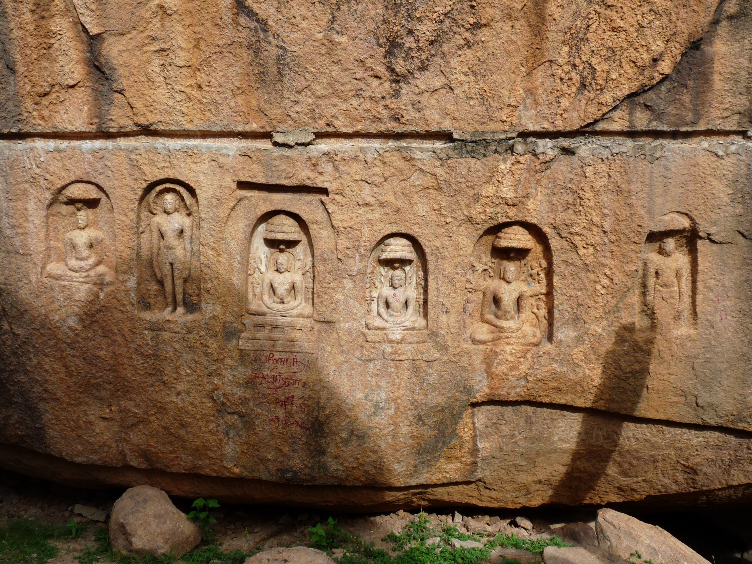 Jain sculptures as keelavalavu