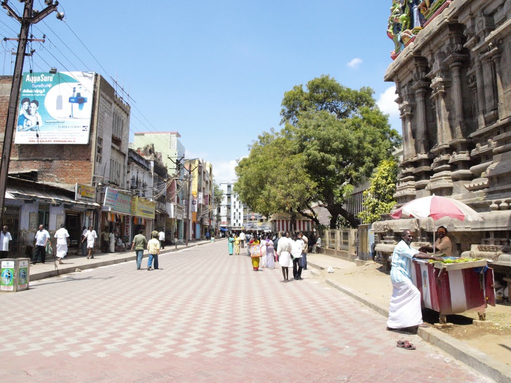 Shopping antiques in madurai : Chithirai streets around the Madurai Meenakshi Temple