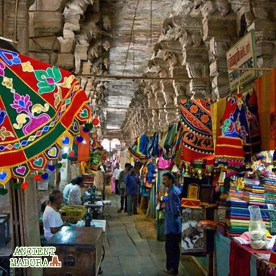 Shopping antiques in Madurai : A snap of the Puthu Mandapam Structure in Madurai