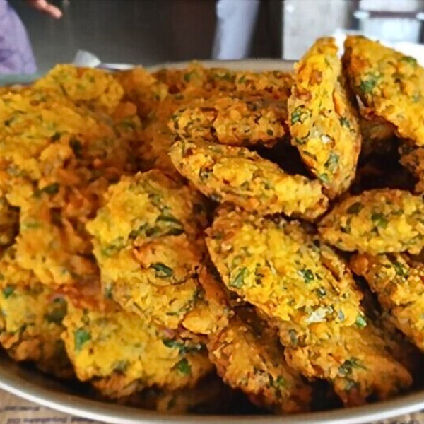 A plate full of Keerai Vadai