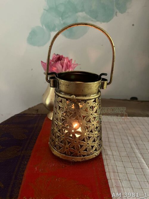 Tea light lantern