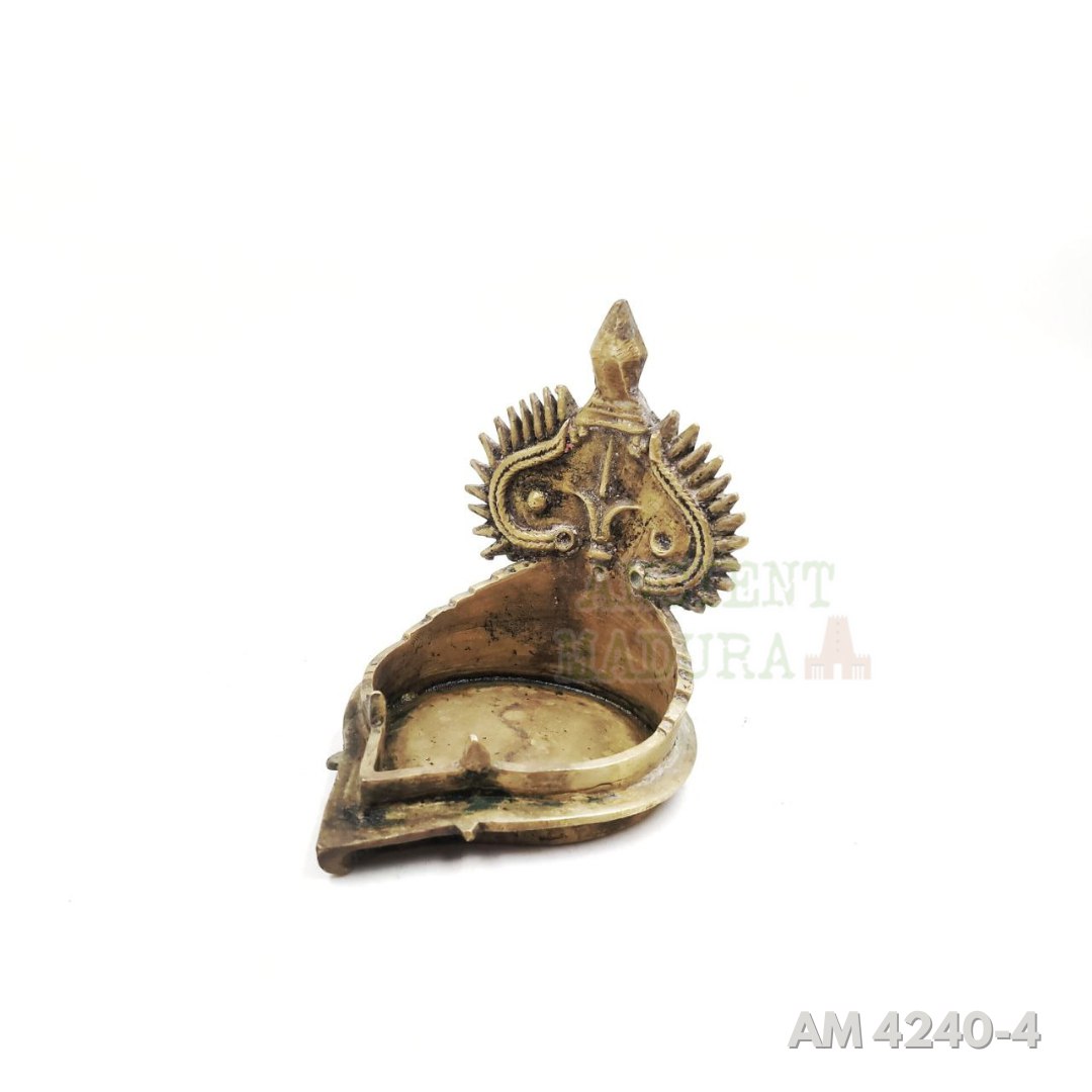 Bronze Vishnu Vilakku - Image 4
