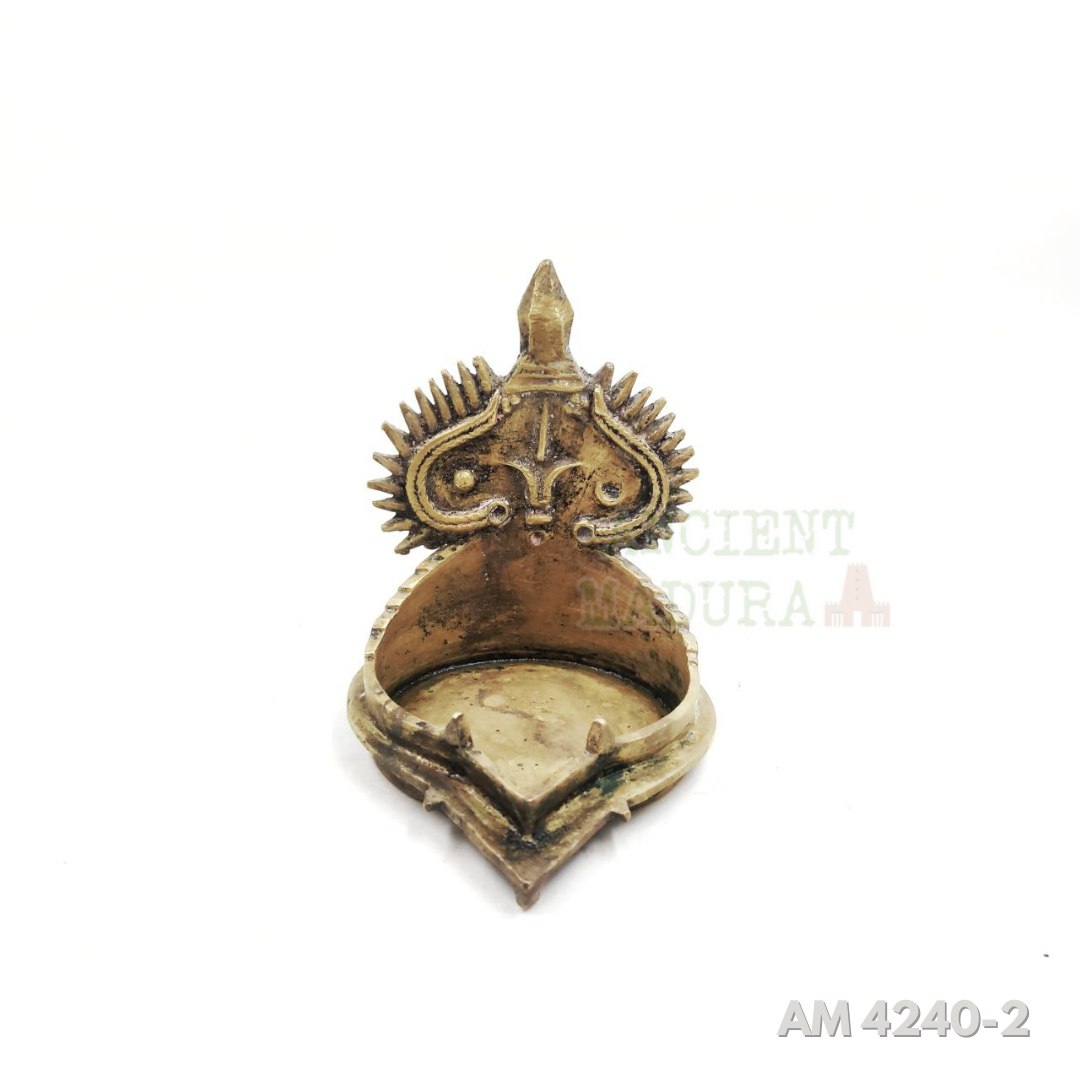 Bronze Vishnu Vilakku