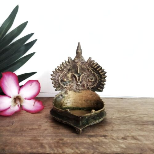 Bronze Vishnu Vilakku