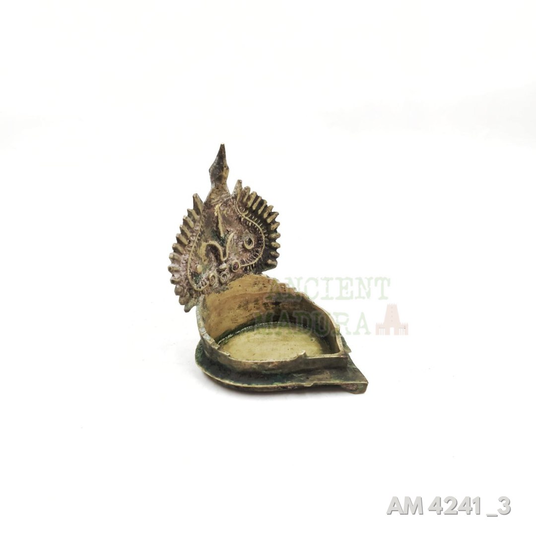 Bronze Vishnu Vilakku - Image 4