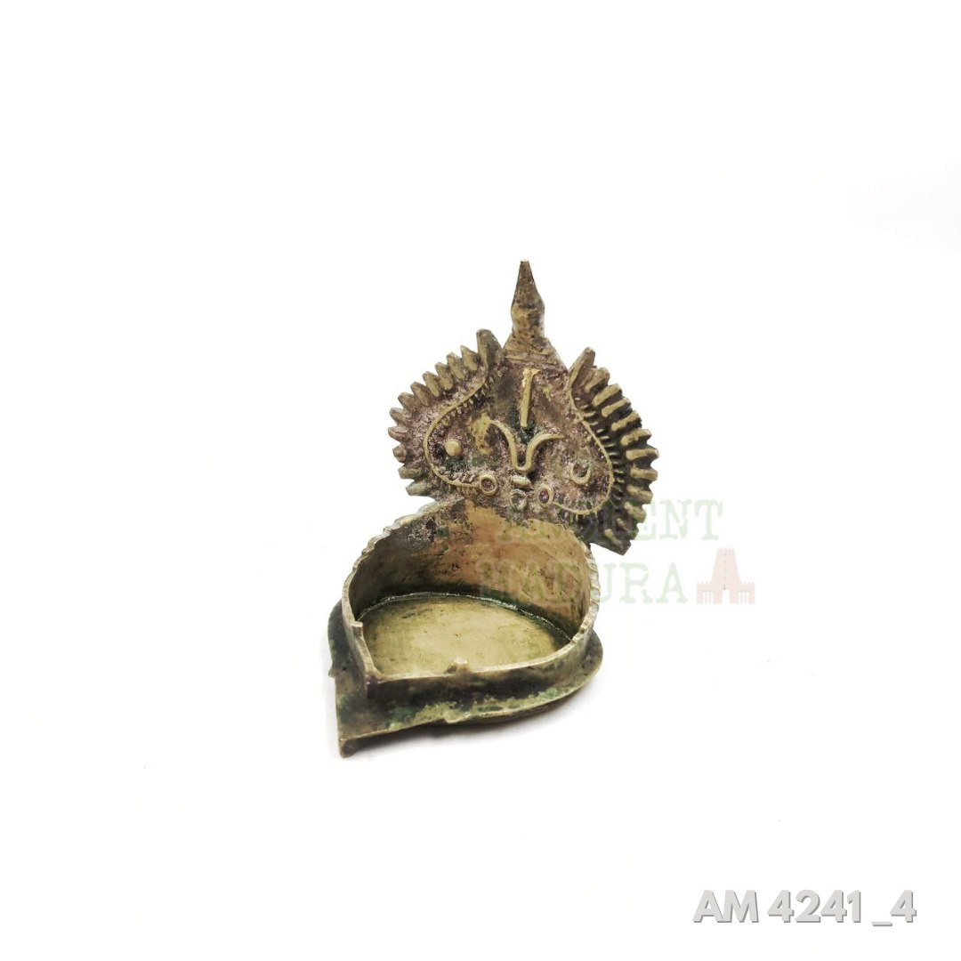 Bronze Vishnu Vilakku - Image 5