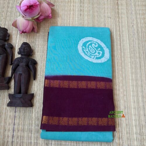 Turquoise premium 120 count batik sungudi cotton saree with paisley medallion motif, dark brown Rettapet peacock zari border, attached blouse, 90cm