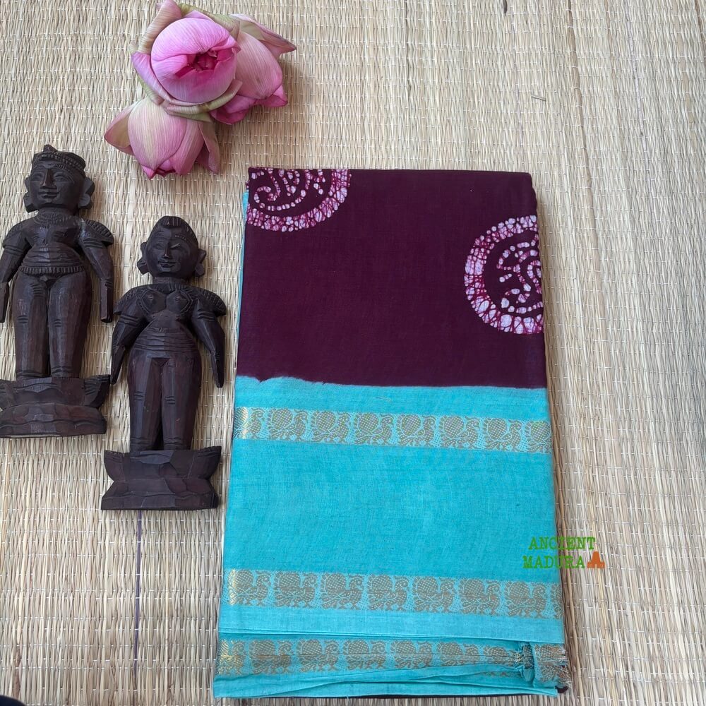 Dark maroon premium 120 count batik sungudi cotton saree with paisley medallion motif, turquoise Rettapet peacock zari border, attached blouse, 90cm