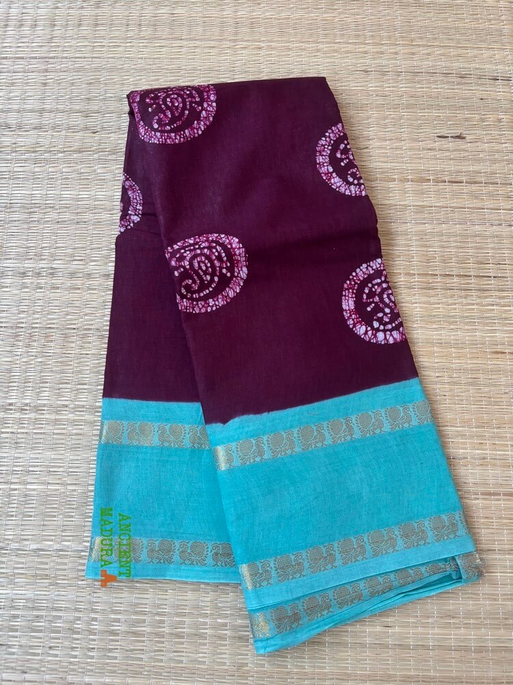 Dark maroon premium 120 count batik sungudi cotton saree with paisley medallion motif, turquoise Rettapet peacock zari border, attached blouse, 90cm