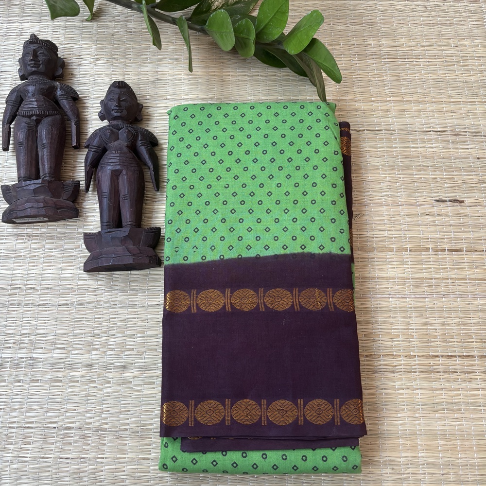 Parrot green Single Dot sungudi saree with maroon Rettapet Rudraksha border, Madurai handcrafted cotton saree