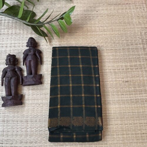 Bottle green Pavithra Kattam sungudi saree with golden peacock border, Madurai woven cotton saree