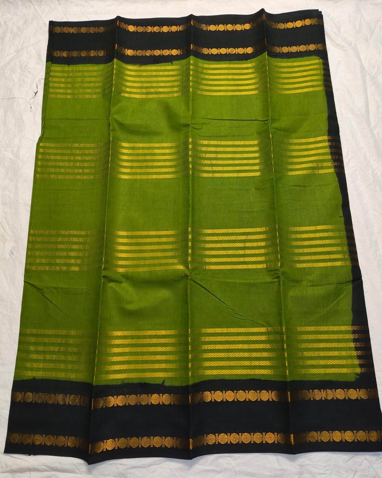 Leaf green Neli Velthari sungudi saree with black Rettapet Rudraksha border, Madurai handcrafted cotton saree